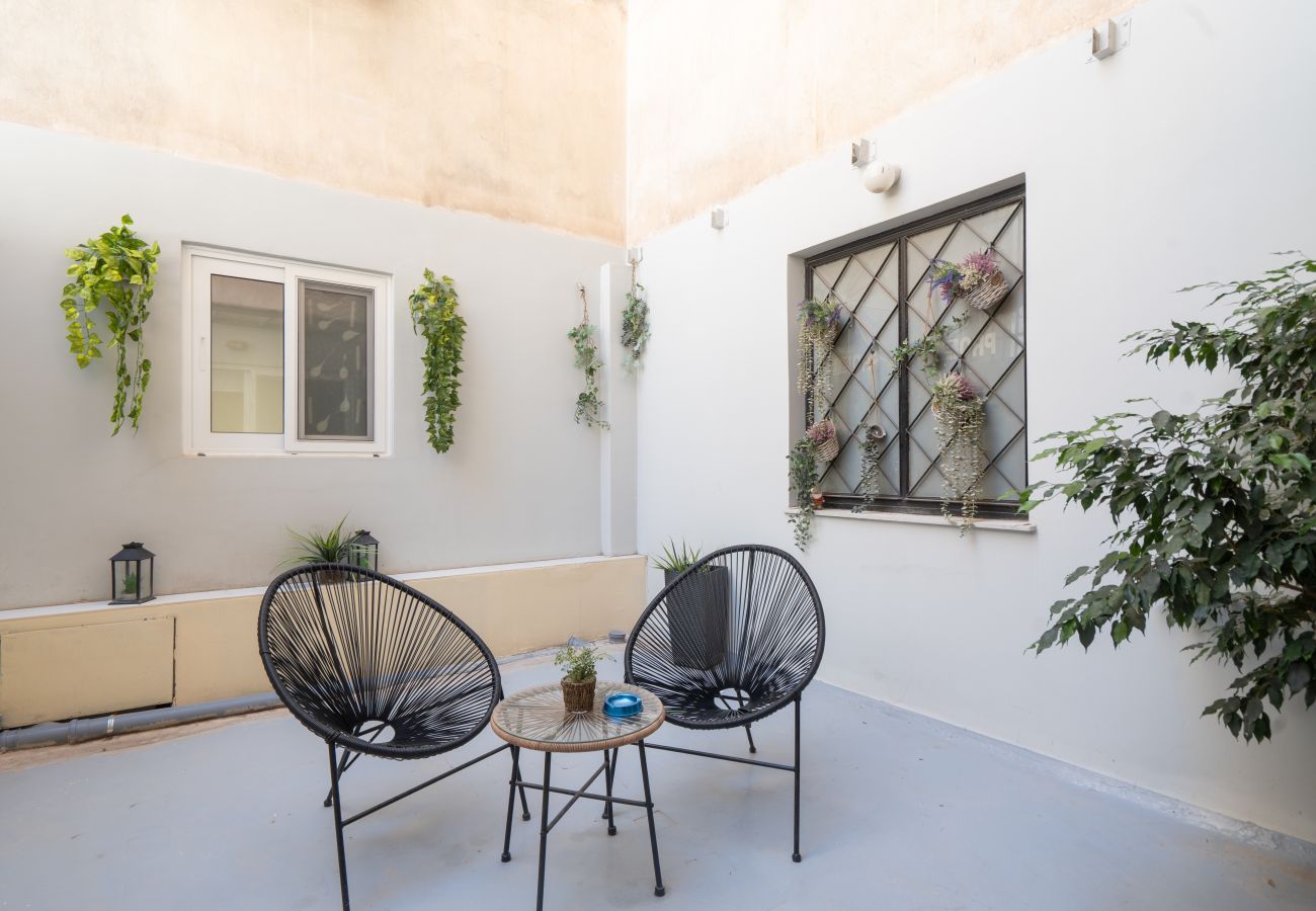 Apartment in Athens - Luxury Studio w/ Backyard Near Plaka & Acropolis 3
