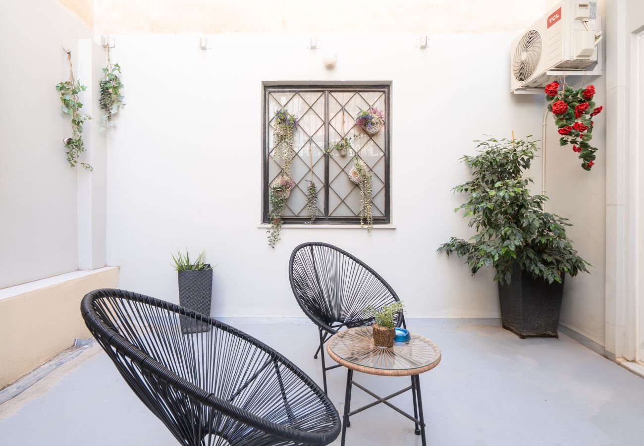 Apartment in Athens - Luxury Studio w/ Backyard Near Plaka & Acropolis 3