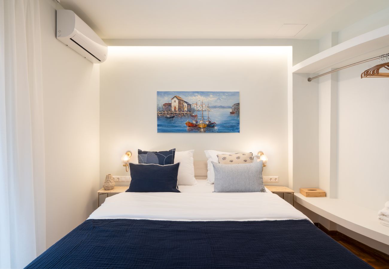 Apartment in Athens - 2BR Beautiful Apt In Thissio Near Agora &Acropolis