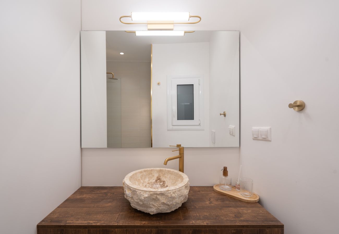 Apartment in Athens - 2BR Beautiful Apt In Thissio Near Agora &Acropolis