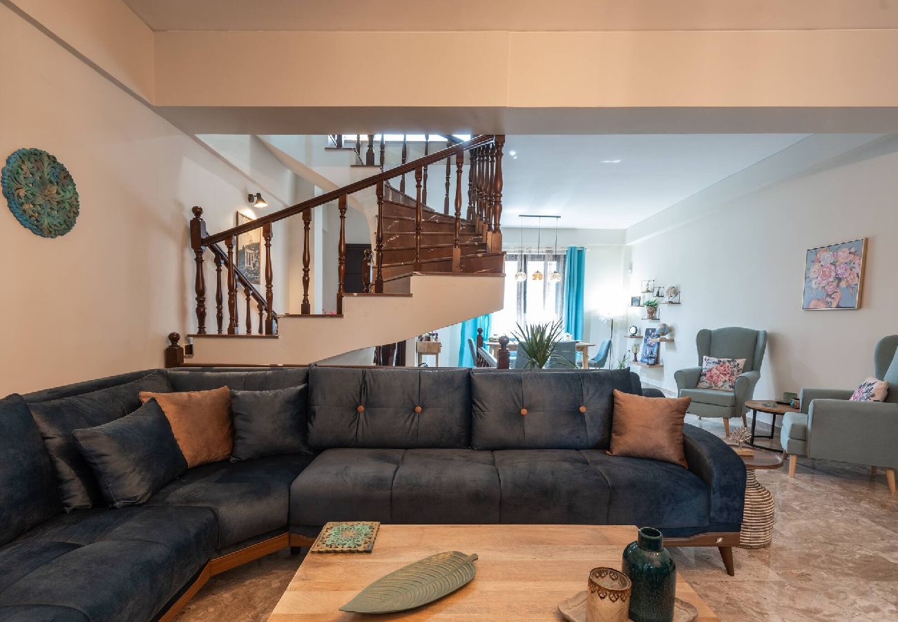 House in Athens - 3BR Private House w/ 3 Bathrooms & Amazing Balcony