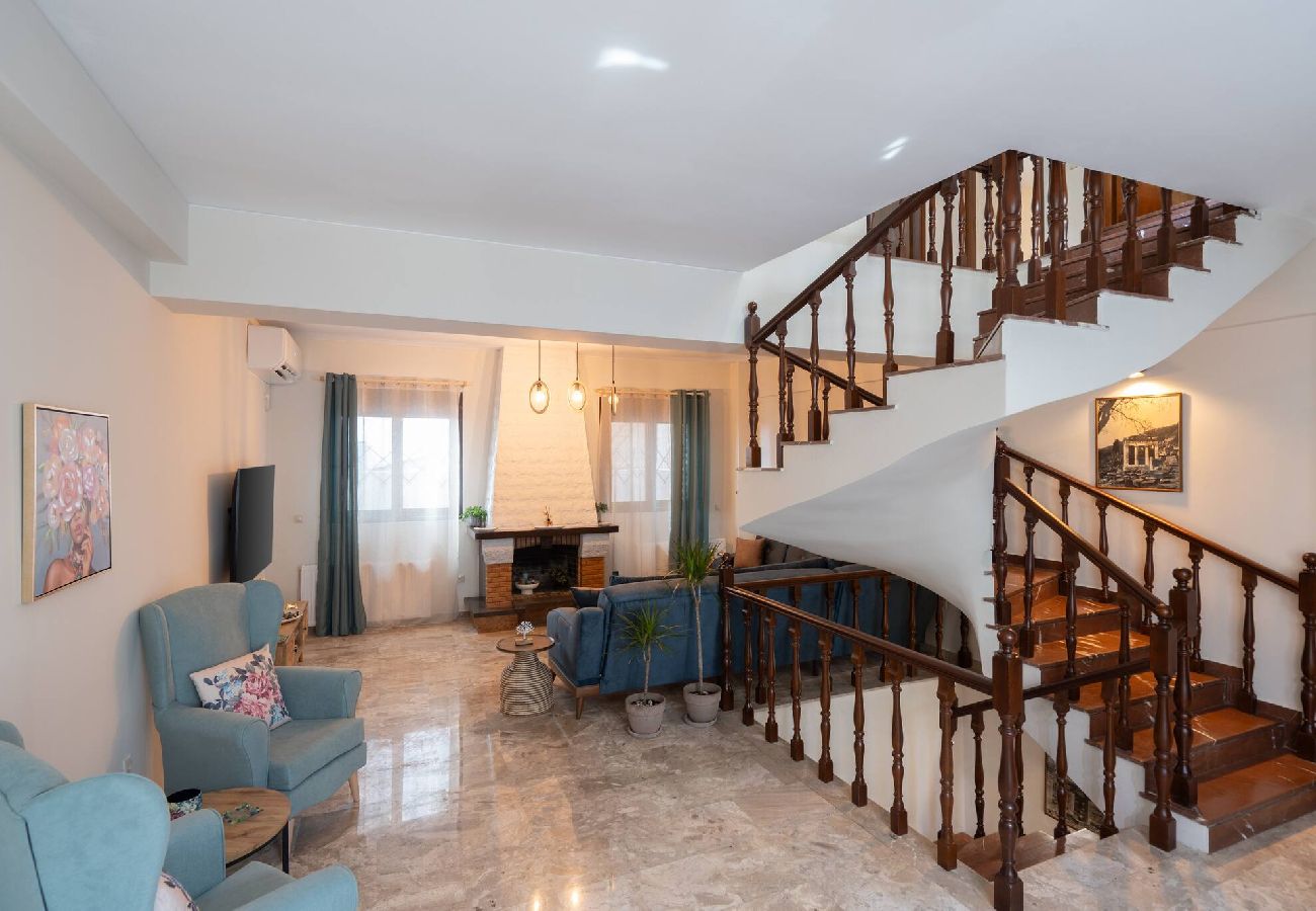 House in Athens - 3BR Private House w/ 3 Bathrooms & Amazing Balcony