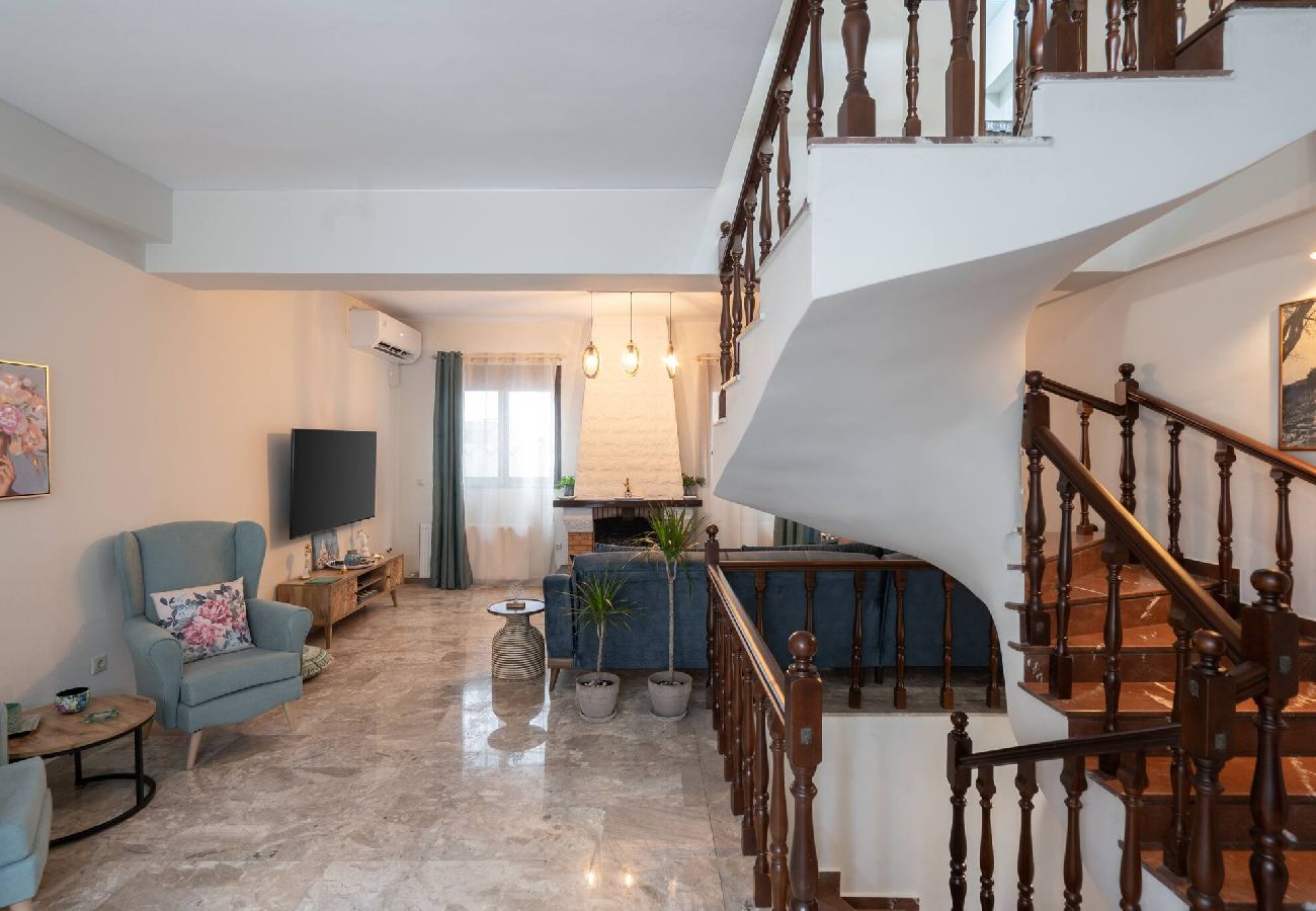 House in Athens - 3BR Private House w/ 3 Bathrooms & Amazing Balcony