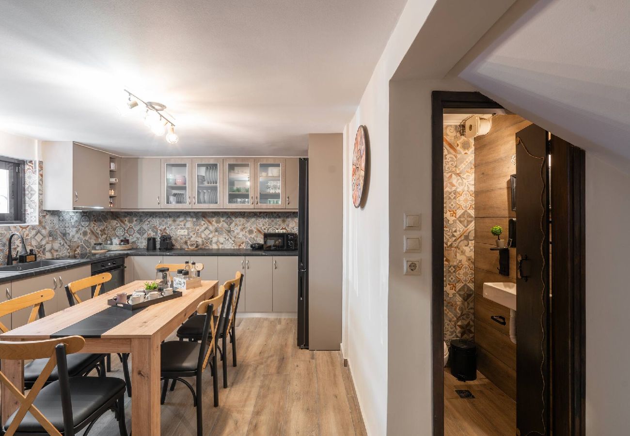 House in Athens - 3BR Private House w/ 3 Bathrooms & Amazing Balcony