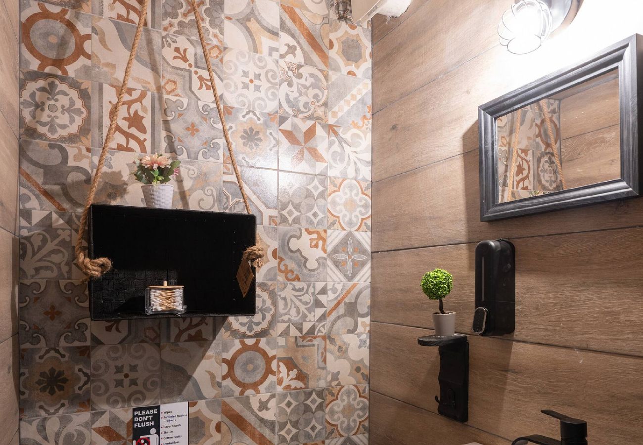 House in Athens - 3BR Private House w/ 3 Bathrooms & Amazing Balcony