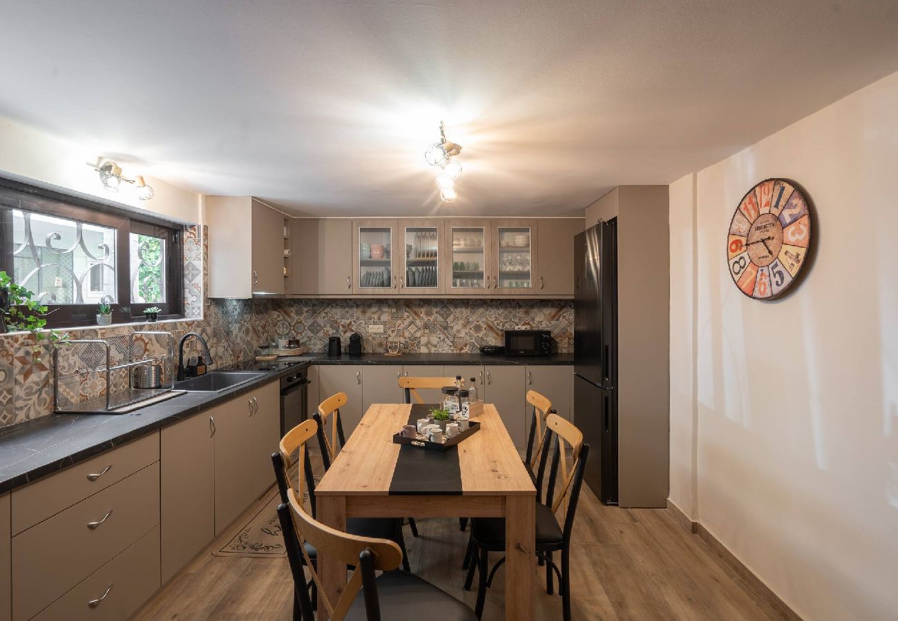 House in Athens - 3BR Private House w/ 3 Bathrooms & Amazing Balcony