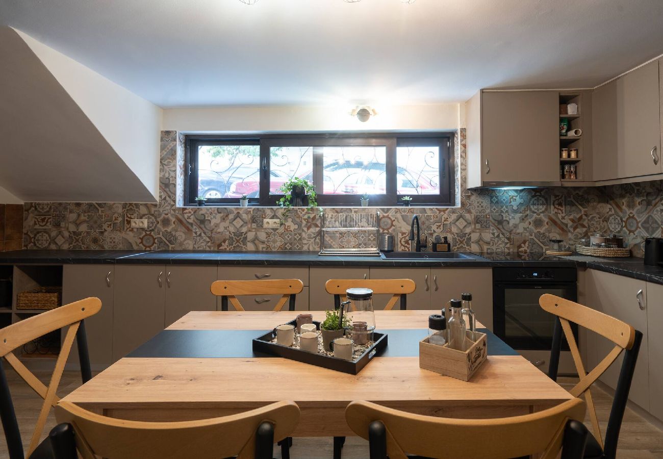 House in Athens - 3BR Private House w/ 3 Bathrooms & Amazing Balcony