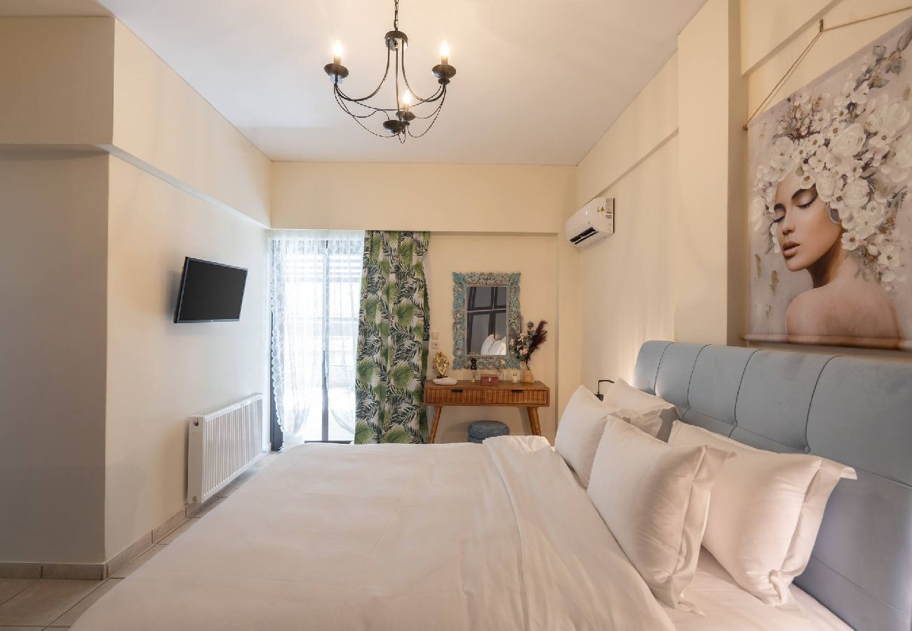 House in Athens - 3BR Private House w/ 3 Bathrooms & Amazing Balcony