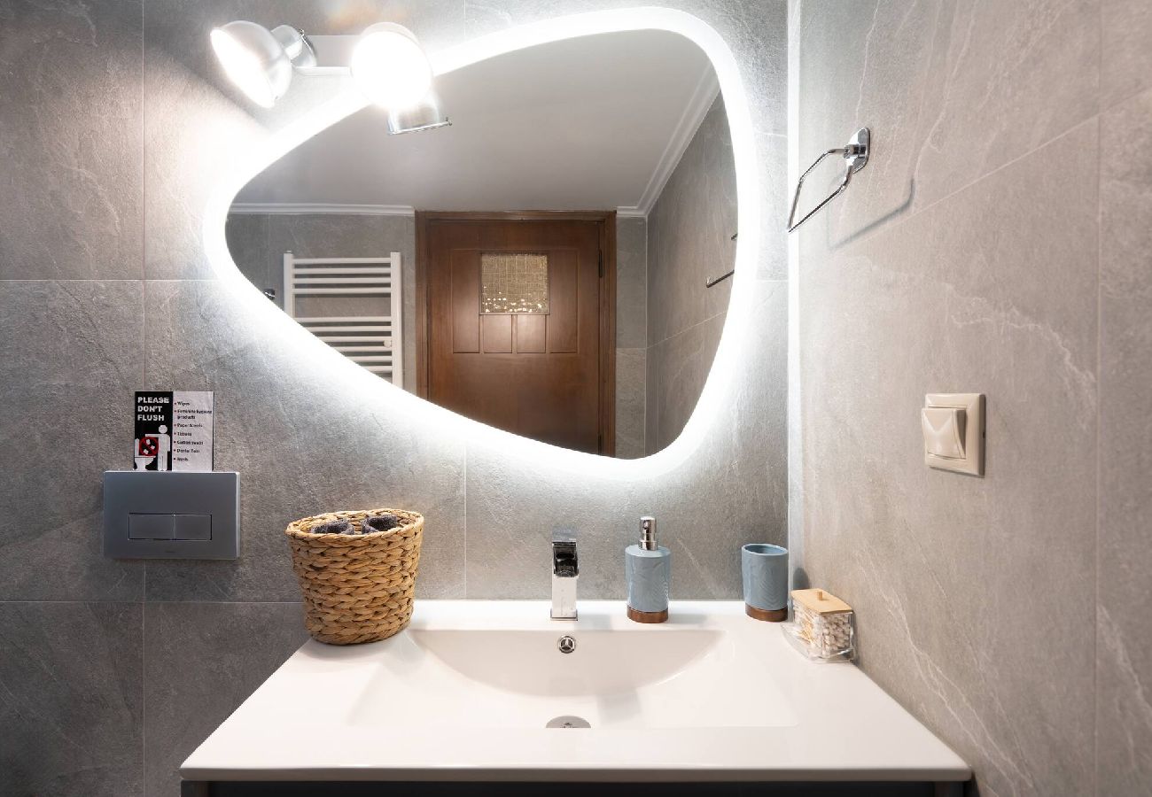 House in Athens - 3BR Private House w/ 3 Bathrooms & Amazing Balcony