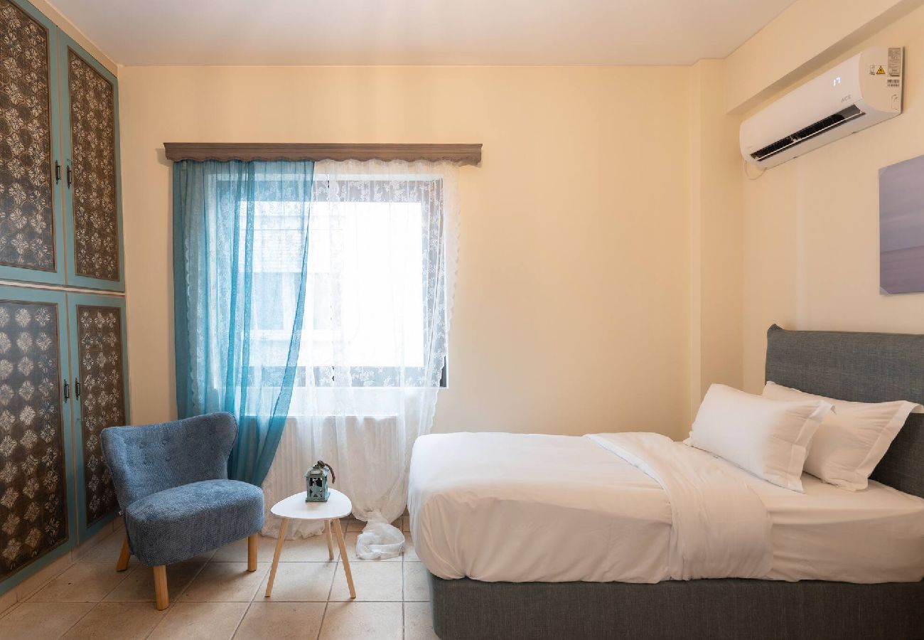 House in Athens - 3BR Private House w/ 3 Bathrooms & Amazing Balcony