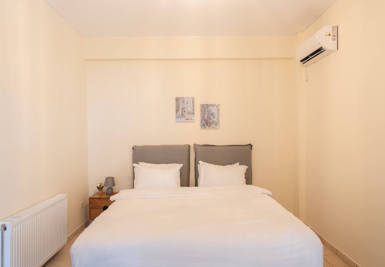 House in Athens - 3BR Private House w/ 3 Bathrooms & Amazing Balcony