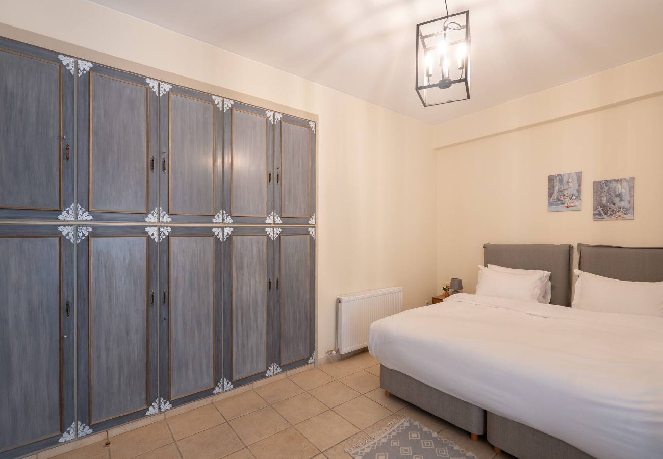 House in Athens - 3BR Private House w/ 3 Bathrooms & Amazing Balcony