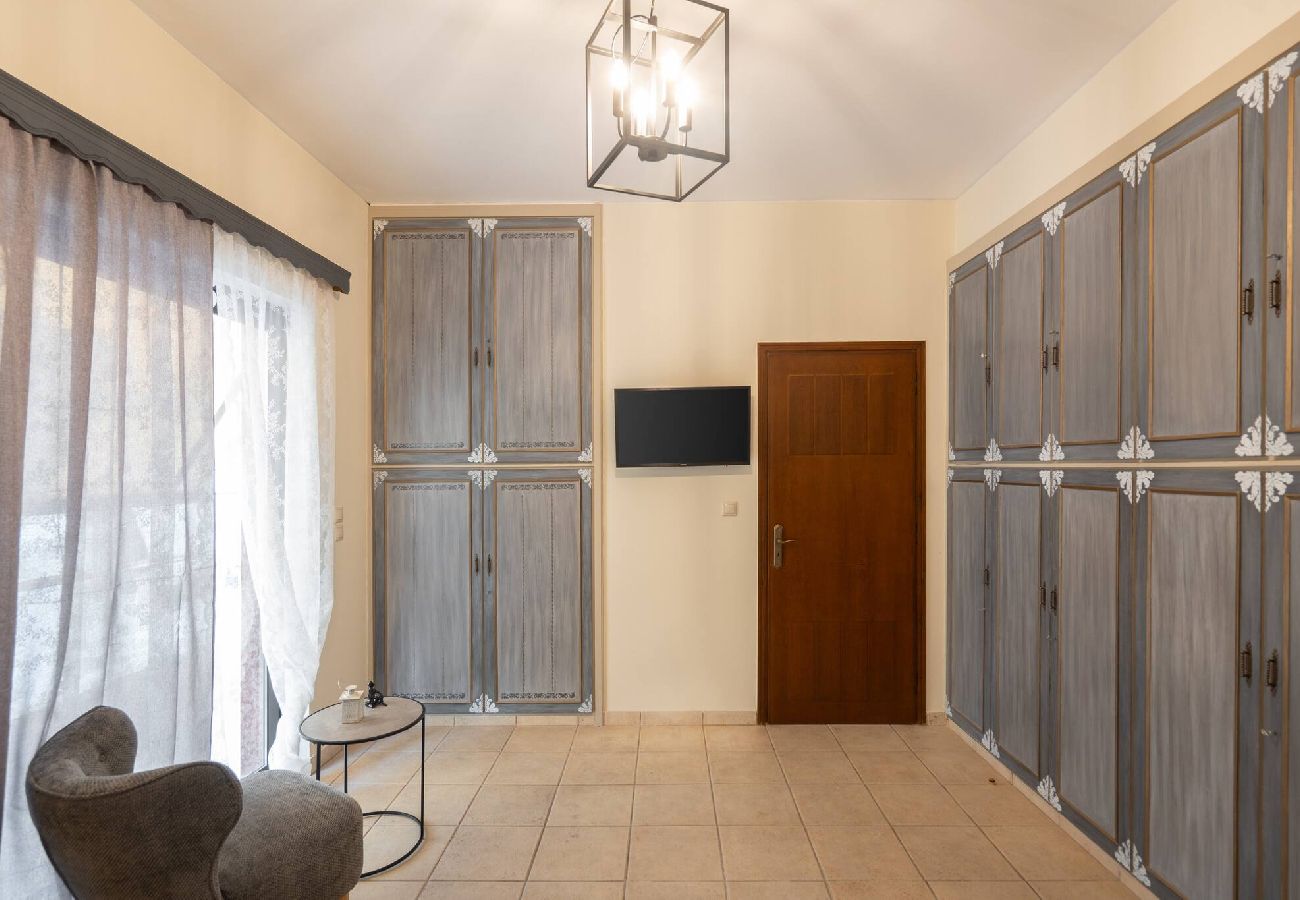 House in Athens - 3BR Private House w/ 3 Bathrooms & Amazing Balcony