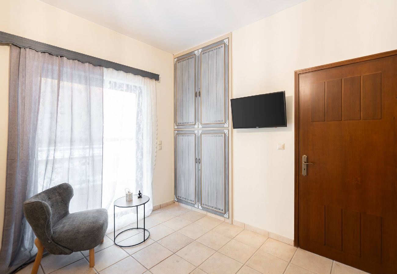 House in Athens - 3BR Private House w/ 3 Bathrooms & Amazing Balcony