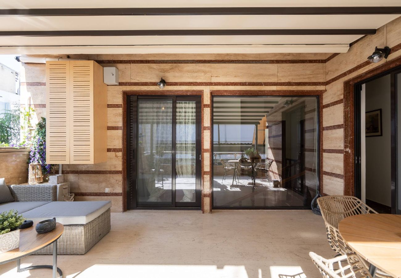 House in Athens - 3BR Private House w/ 3 Bathrooms & Amazing Balcony