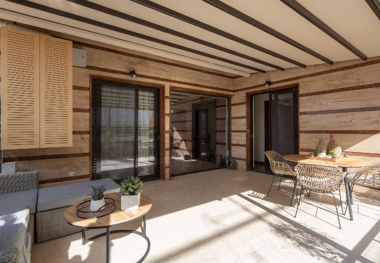 House in Athens - 3BR Private House w/ 3 Bathrooms & Amazing Balcony