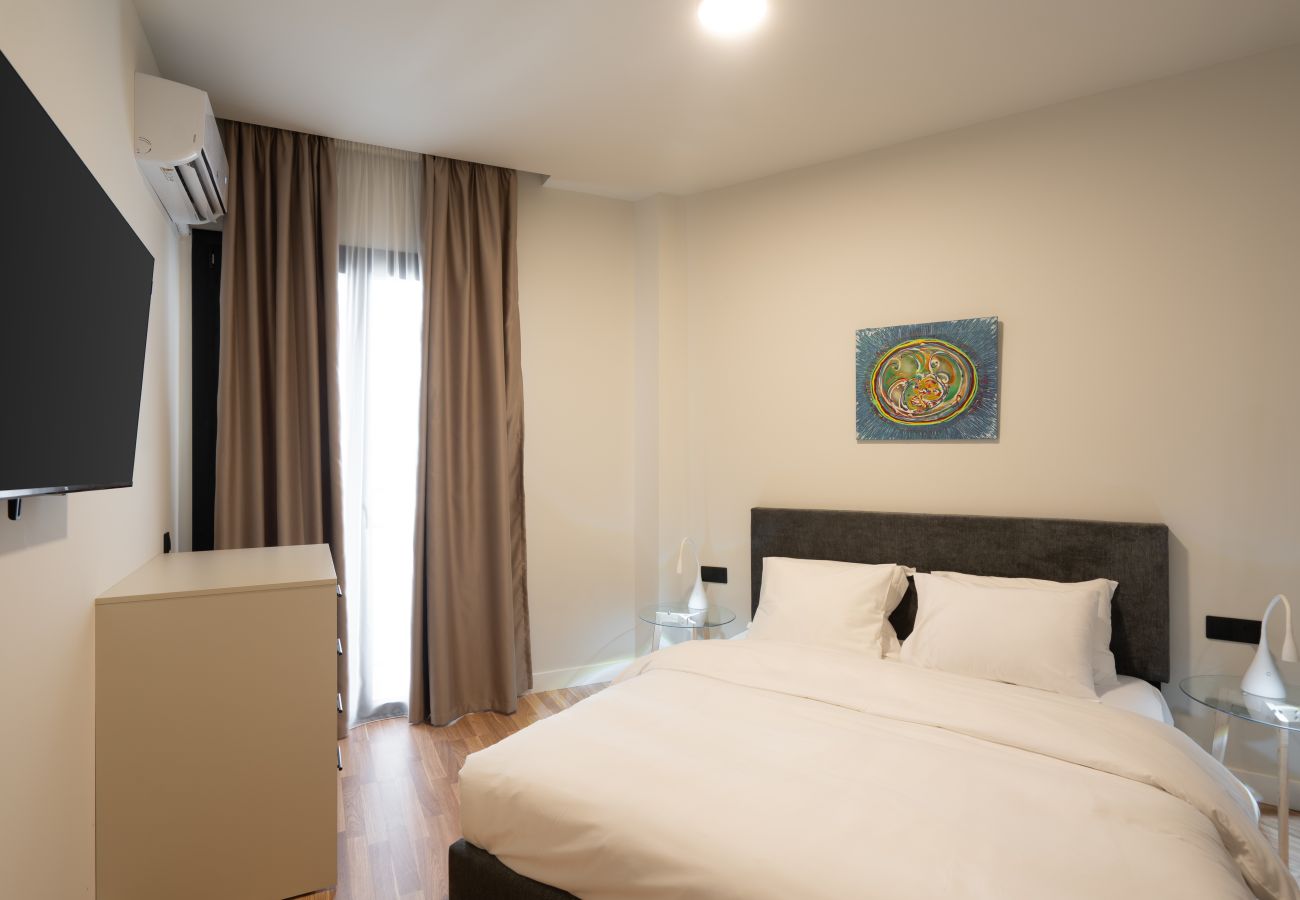 Apartment in Athens - Stylish 2BR Apt | Rooftop w/ Sauna & Views / Gym 