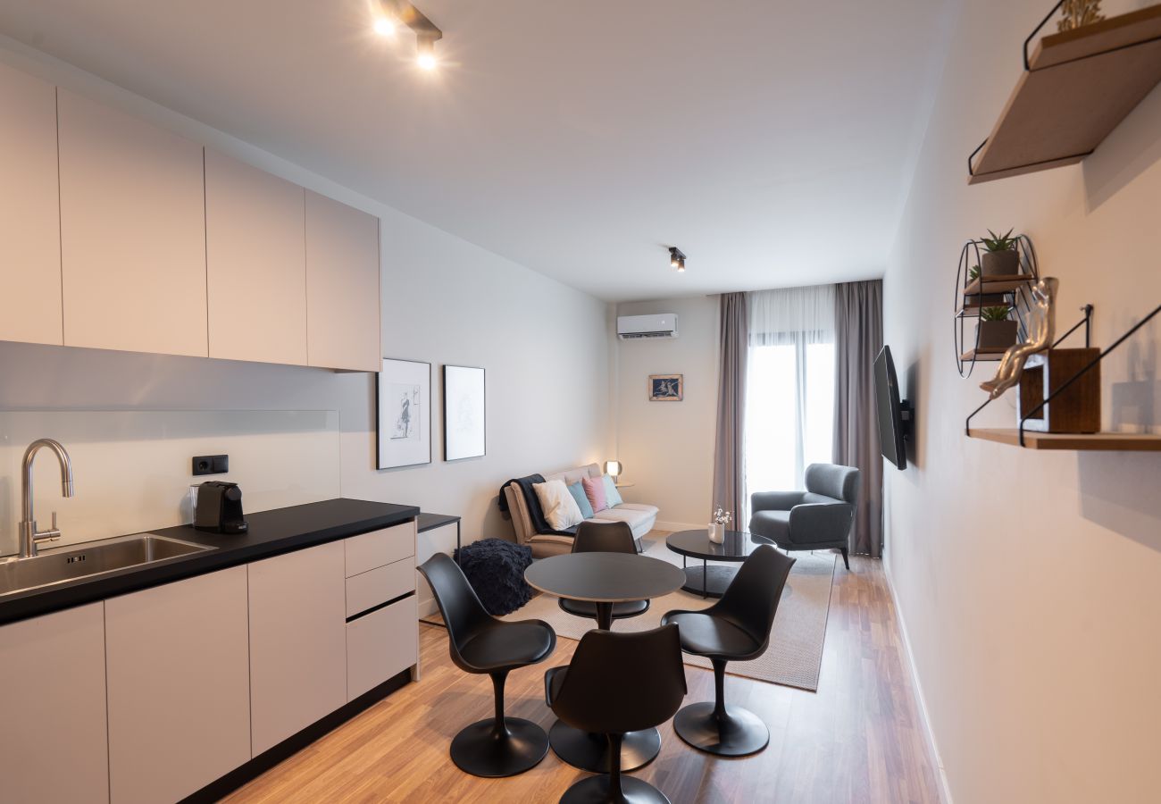 Apartment in Athens - Stylish 2BR Apt | Rooftop w/ Sauna & Views / Gym 