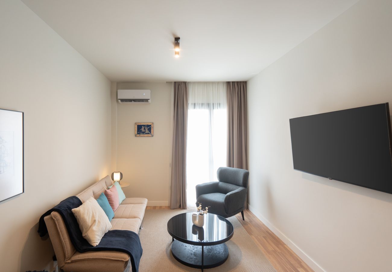 Apartment in Athens - Stylish 2BR Apt | Rooftop w/ Sauna & Views / Gym 