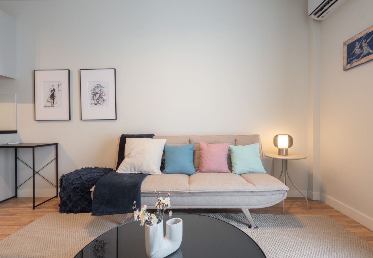 Apartment in Athens - Stylish 2BR Apt | Rooftop w/ Sauna & Views / Gym 
