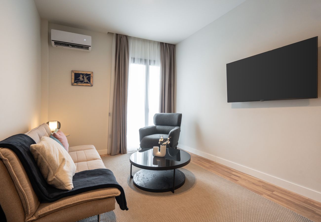 Apartment in Athens - Stylish 2BR Apt | Rooftop w/ Sauna & Views / Gym 