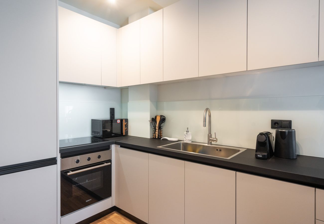 Apartment in Athens - Stylish 2BR Apt | Rooftop w/ Sauna & Views / Gym 