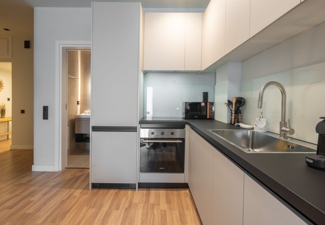 Apartment in Athens - Stylish 2BR Apt | Rooftop w/ Sauna & Views / Gym 