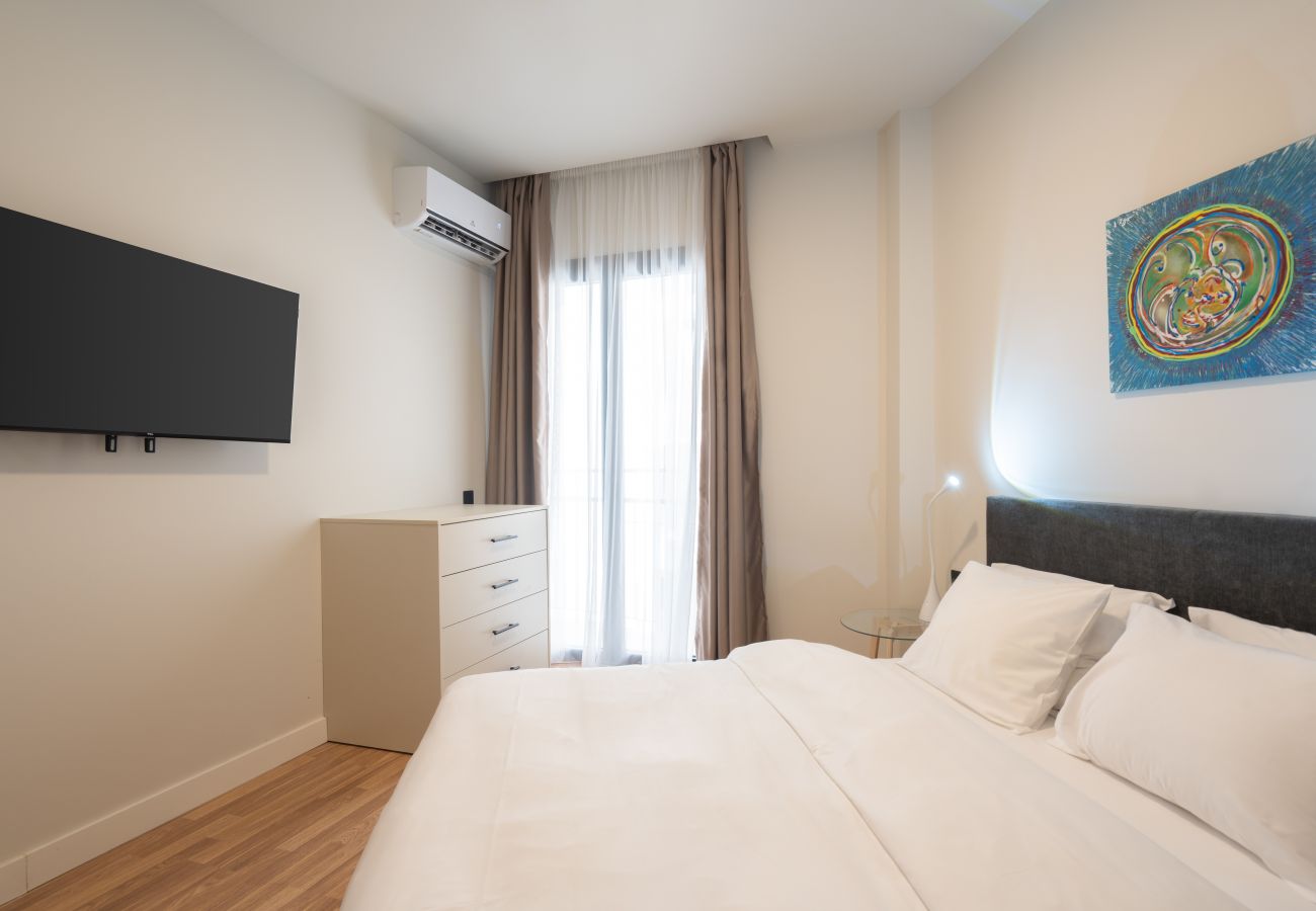 Apartment in Athens - Stylish 2BR Apt | Rooftop w/ Sauna & Views / Gym 
