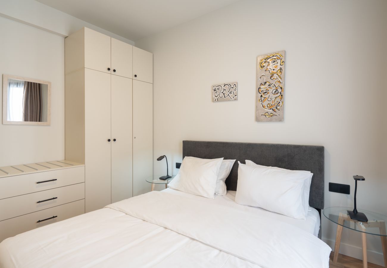 Apartment in Athens - Stylish 2BR Apt | Rooftop w/ Sauna & Views / Gym 