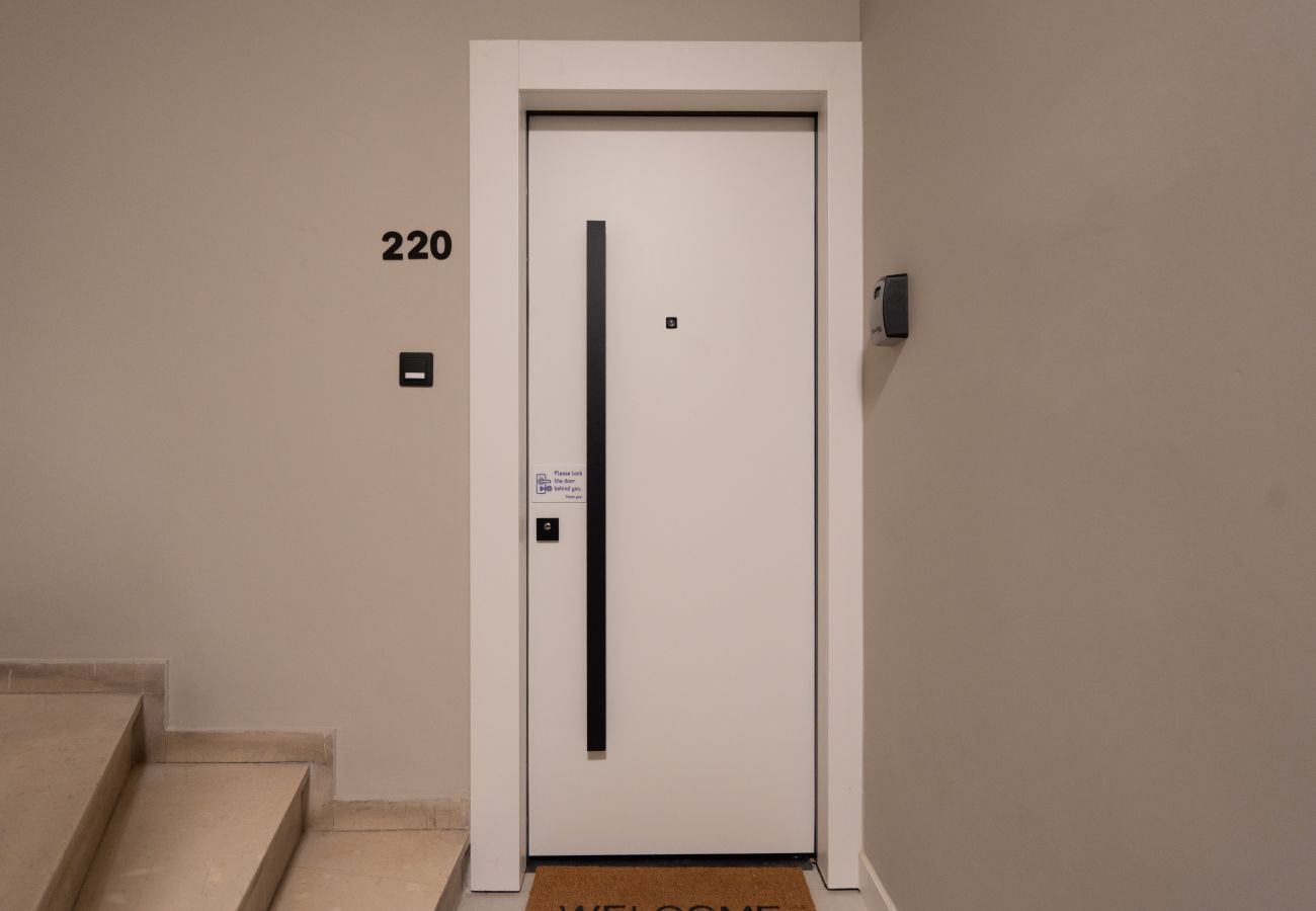 Apartment in Athens - Stylish 2BR Apt | Rooftop w/ Sauna & Views / Gym 