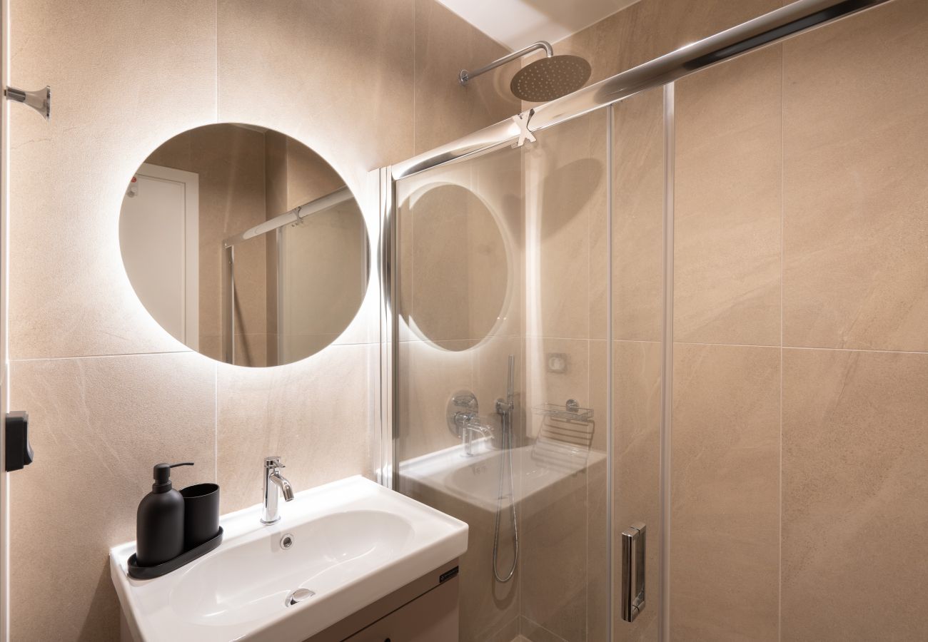 Apartment in Athens - Stylish 2BR Apt | Rooftop w/ Sauna & Views / Gym 