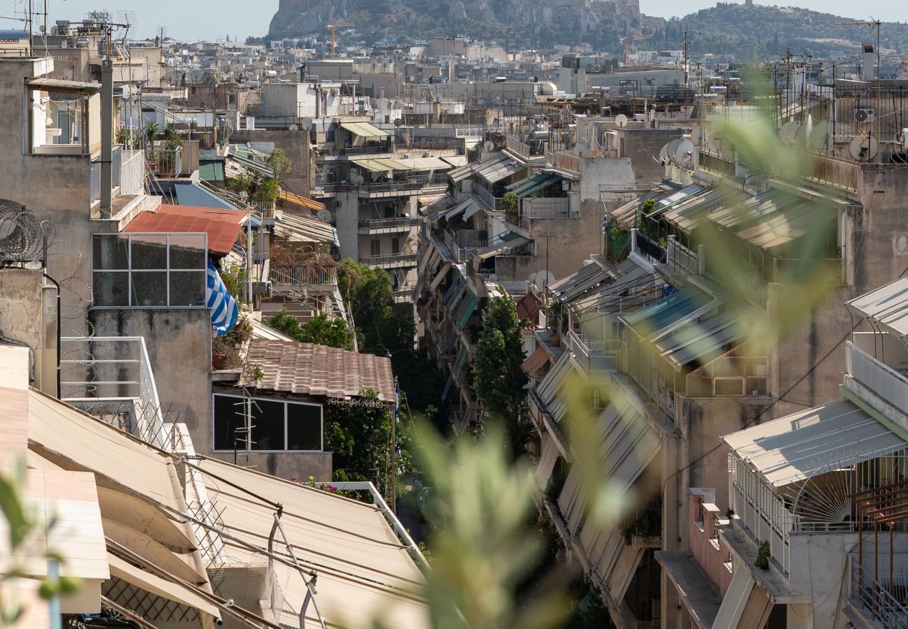 Apartment in Athens - Stylish 2BR Apt | Rooftop w/ Sauna & Views / Gym 
