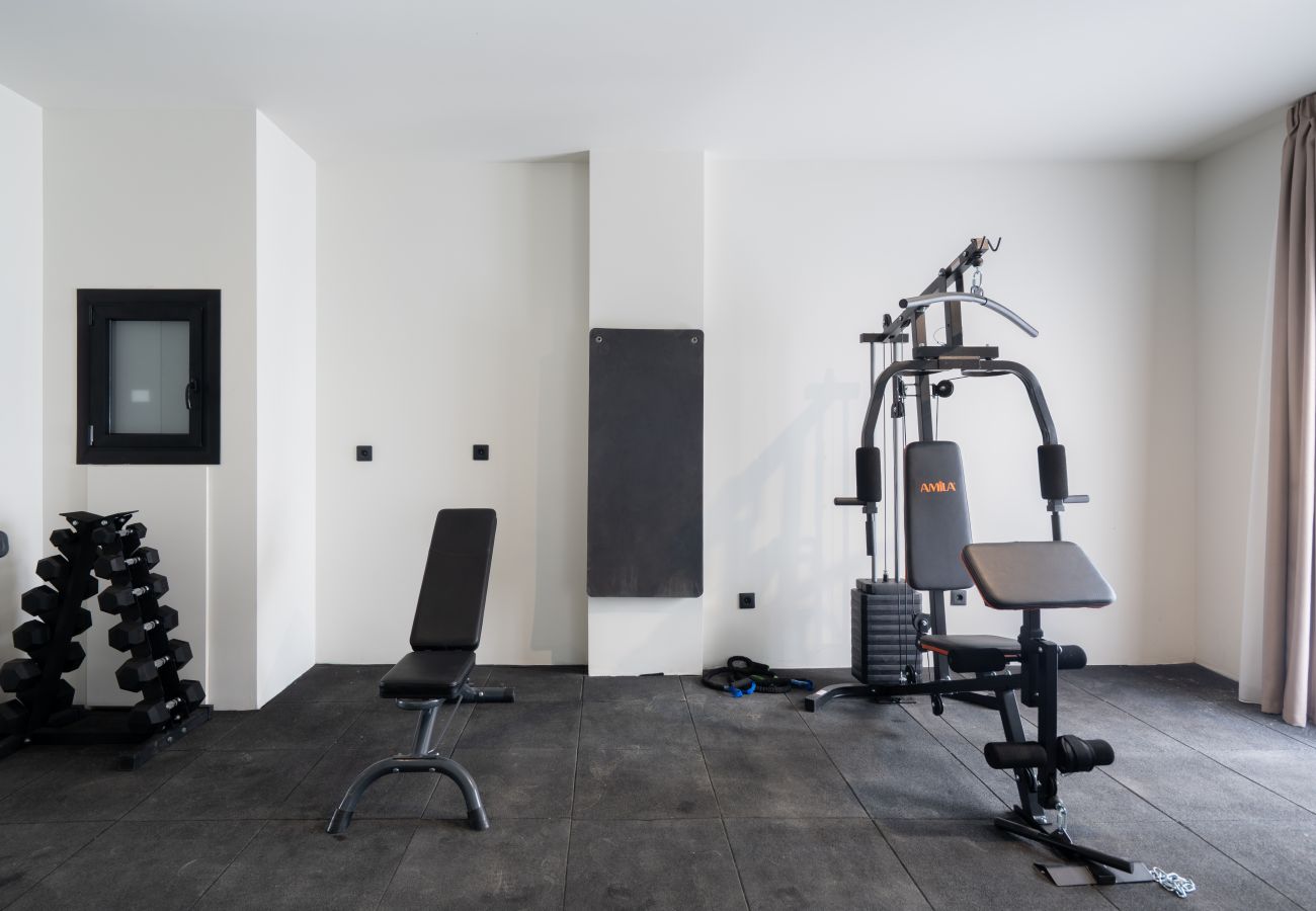 Apartment in Athens - Stylish 2BR Apt | Rooftop w/ Sauna & Views / Gym 