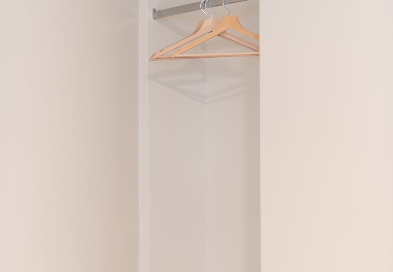 Apartment in Athens - 2BR Gem Apt Access To Rooftop w/ Sauna & Gym