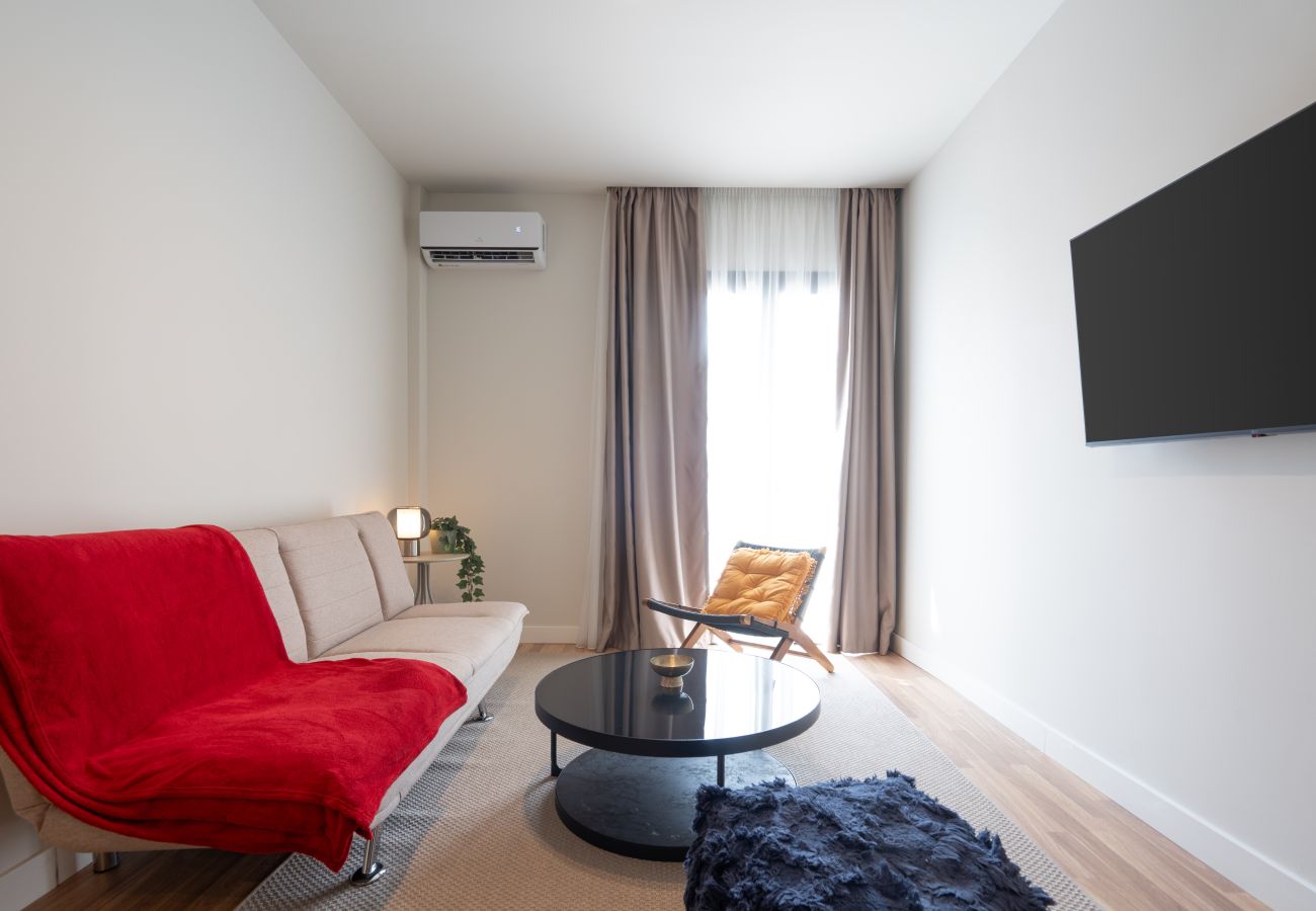 Apartment in Athens - 2BR Gem Apt Access To Rooftop w/ Sauna & Gym