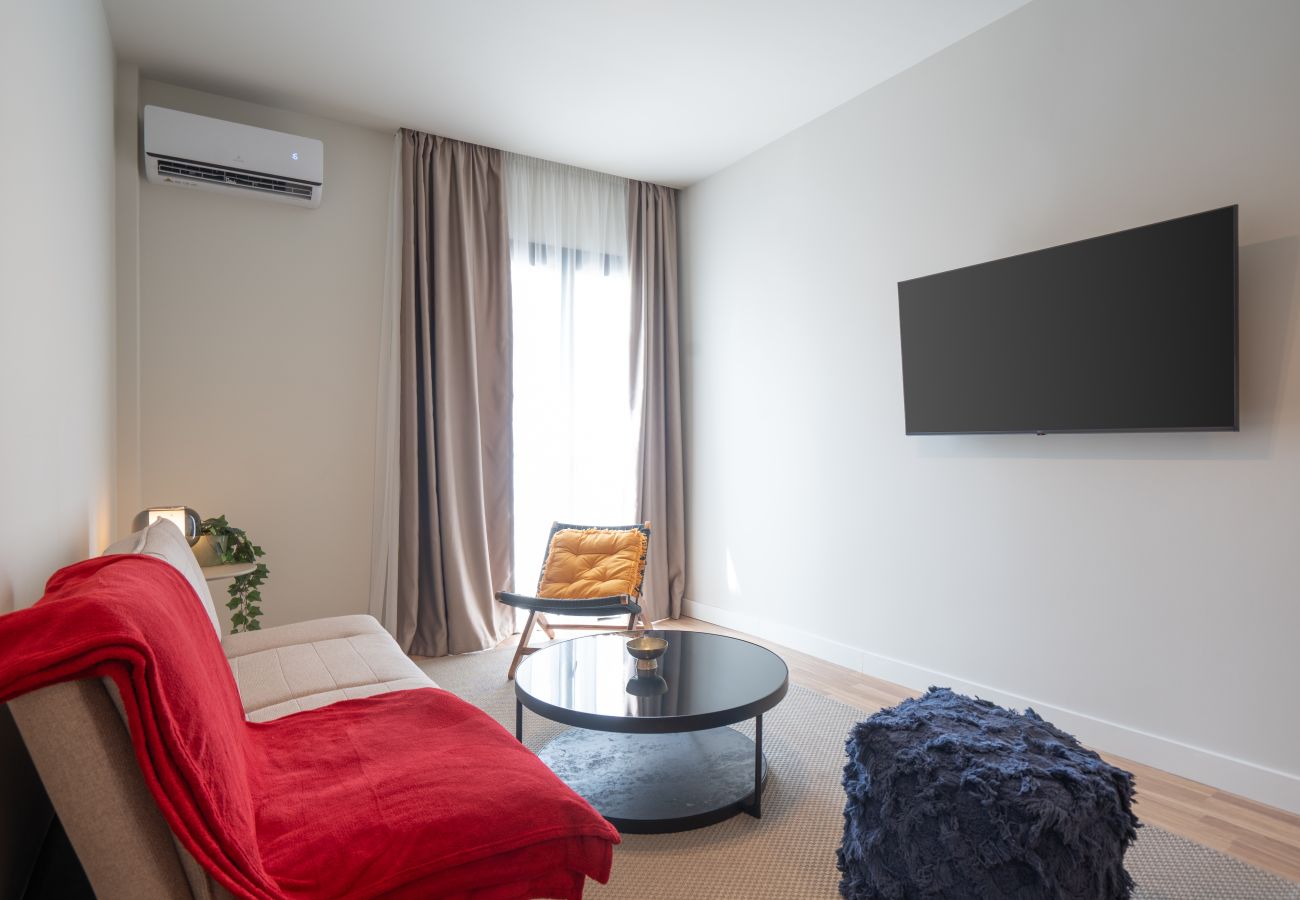 Apartment in Athens - 2BR Gem Apt Access To Rooftop w/ Sauna & Gym