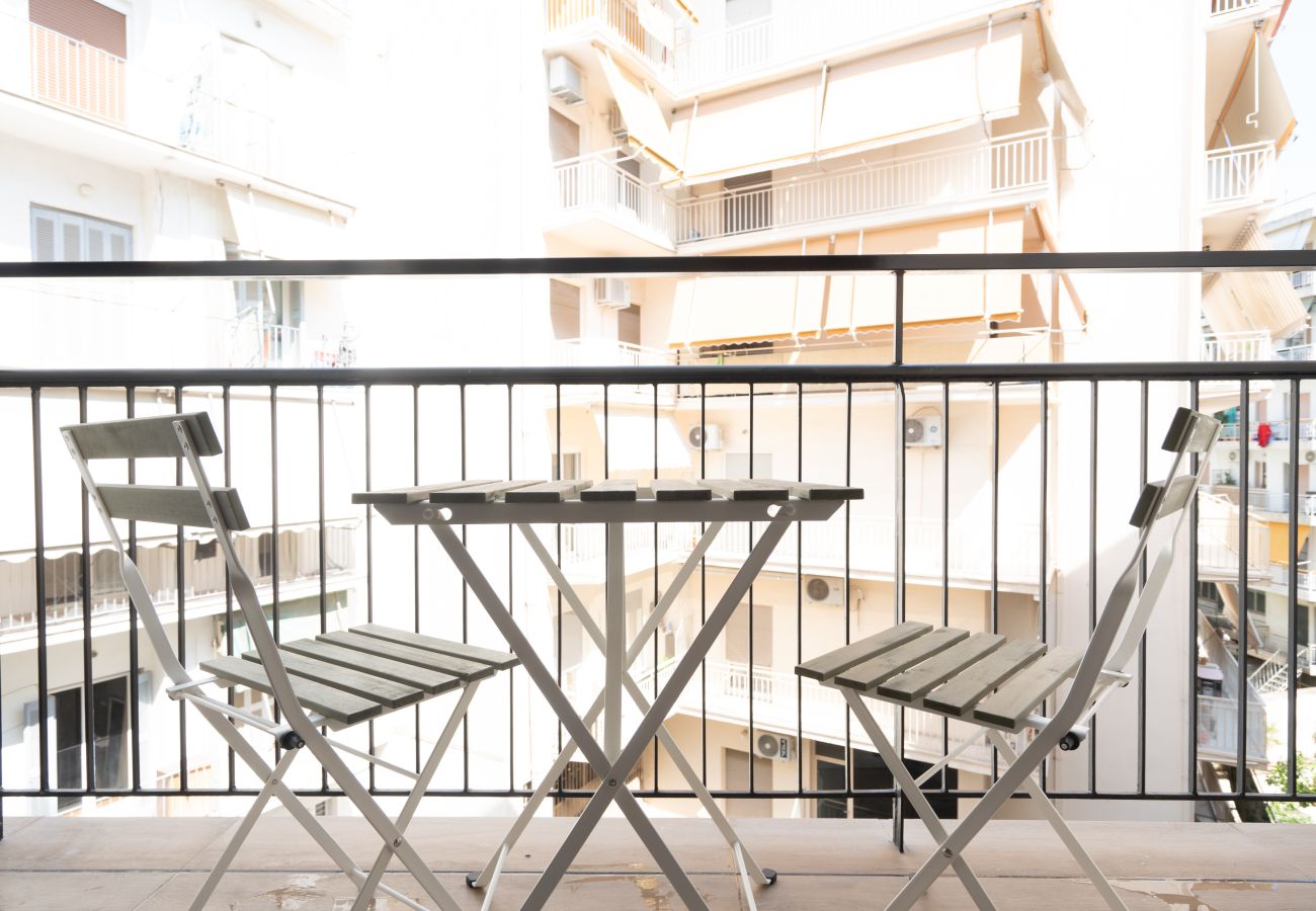 Apartment in Athens - 2BR Gem Apt Access To Rooftop w/ Sauna & Gym