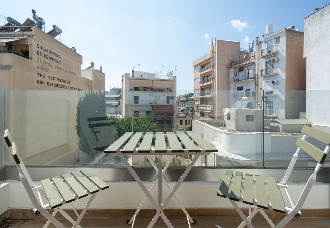 Apartment in Athens - 2BR Gem Apt Access To Rooftop w/ Sauna & Gym