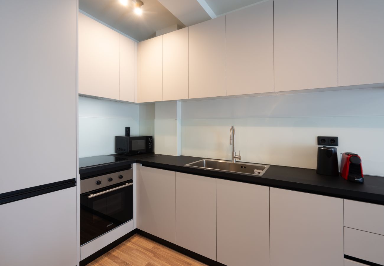 Apartment in Athens - 2BR Gem Apt Access To Rooftop w/ Sauna & Gym
