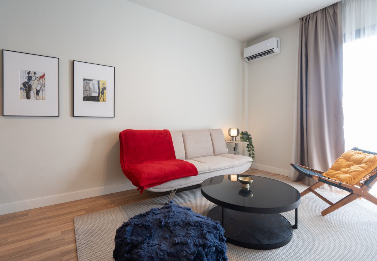 Apartment in Athens - 2BR Gem Apt Access To Rooftop w/ Sauna & Gym