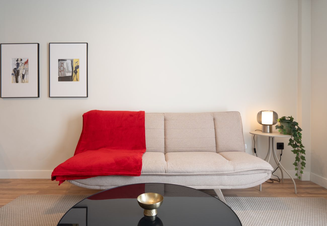 Apartment in Athens - 2BR Gem Apt Access To Rooftop w/ Sauna & Gym