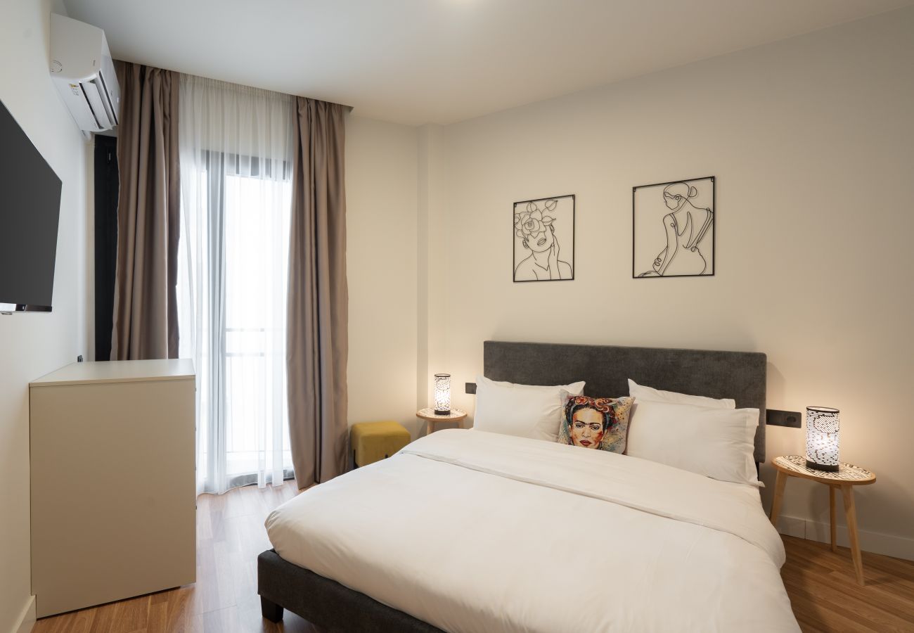 Apartment in Athens - 2BR Gem Apt Access To Rooftop w/ Sauna & Gym