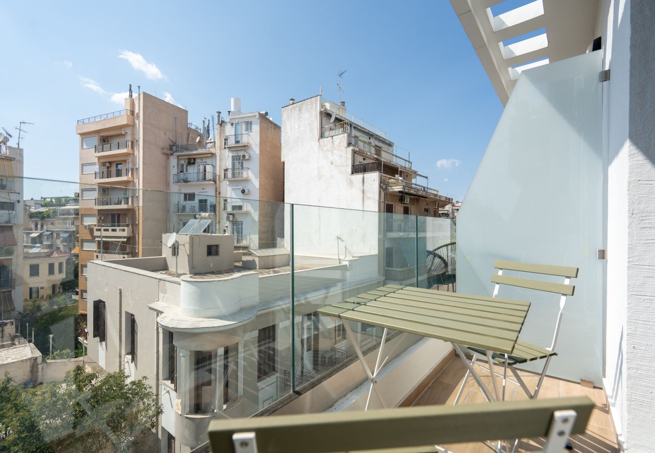 Apartment in Athens - 2BR Gem Apt Access To Rooftop w/ Sauna & Gym