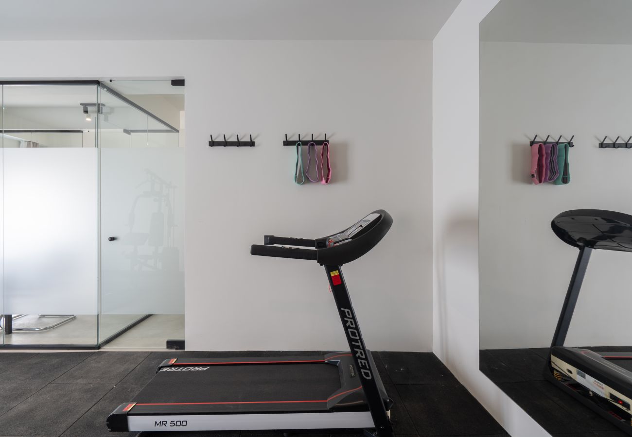 Apartment in Athens - 2BR Gem Apt Access To Rooftop w/ Sauna & Gym