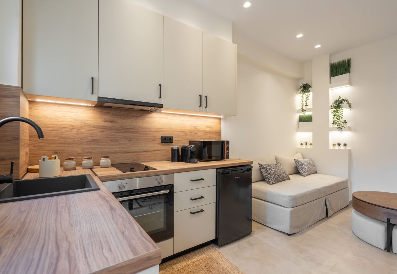 Apartment in Athens - 1BR Modern & Cozy Apt Near Metro, 15' To Acropolis