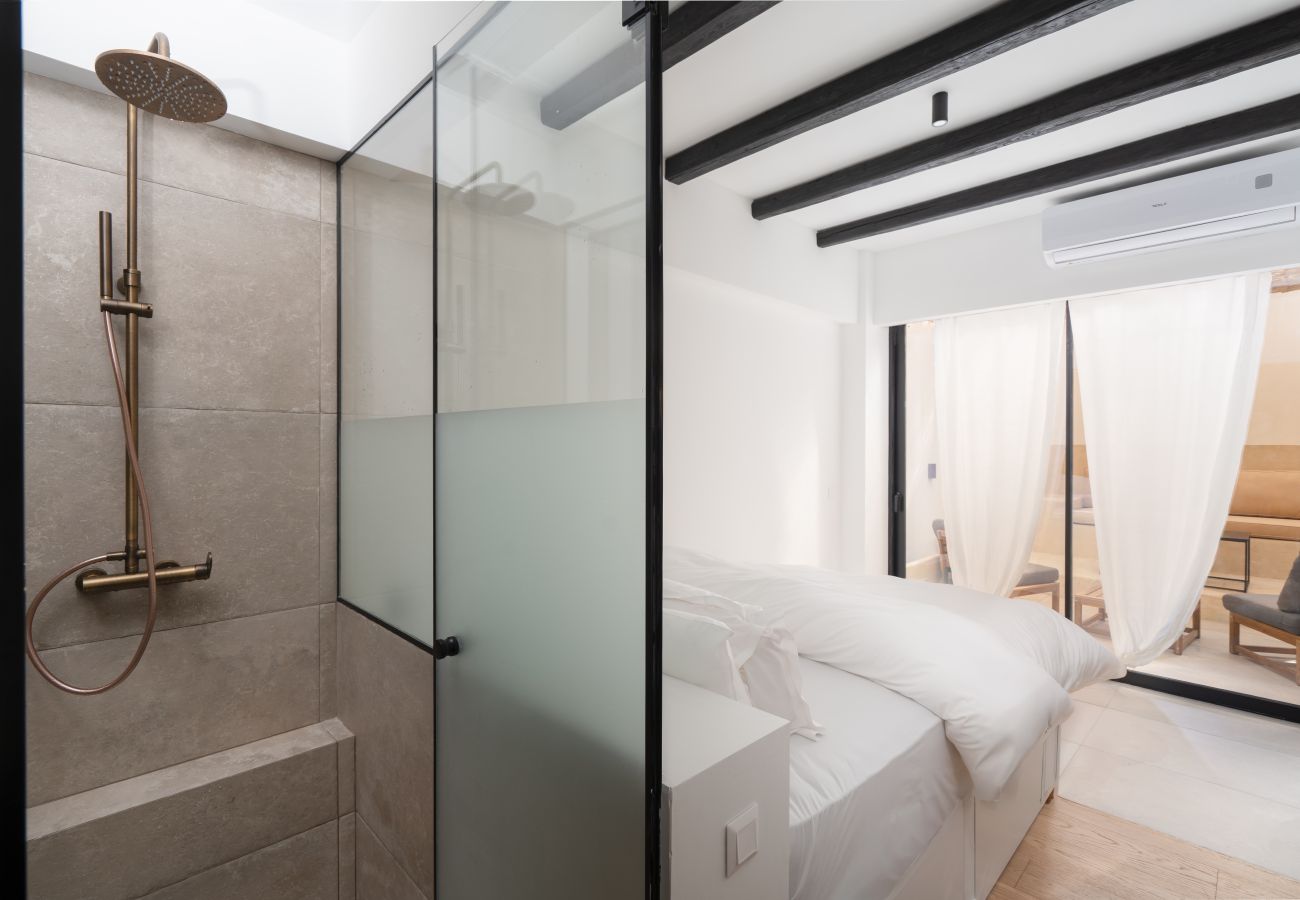 Apartment in Athens - 1BR Backyard Jacuzzi Retreat Near Acropolis