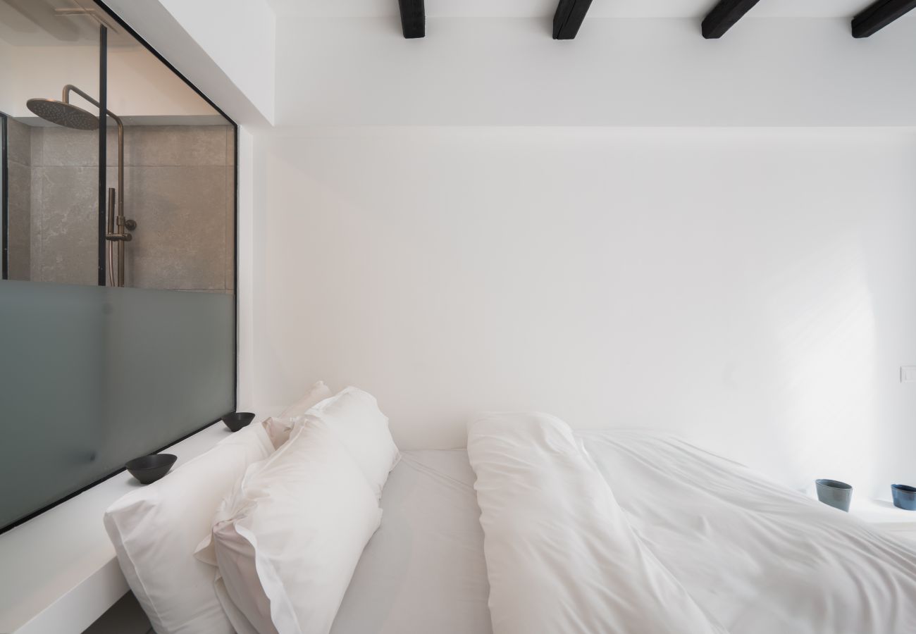 Apartment in Athens - 1BR Backyard Jacuzzi Retreat Near Acropolis