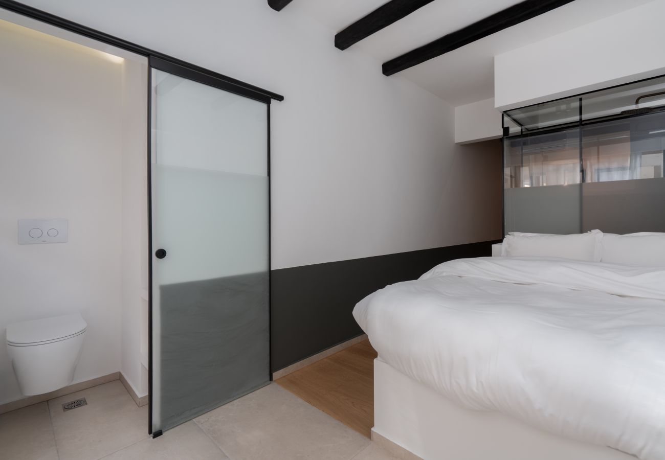 Apartment in Athens - 1BR Backyard Jacuzzi Retreat Near Acropolis