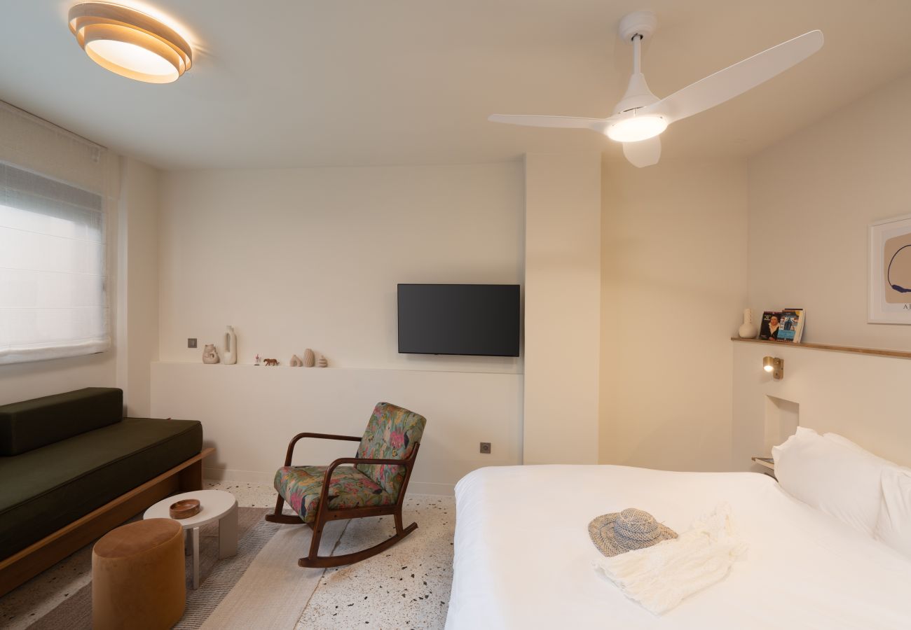 Apartment in Athens - Luxury Studio| Metro| Rooftop| Starlink| Jacuzzi