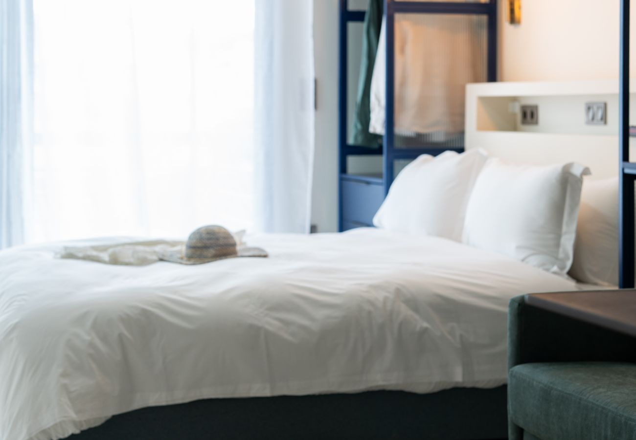 Apartment in Athens - Suite Studio By Metro | Starlink | Rooftop Views